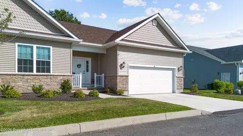 104 Normandy Dr, Jessup, PA 18434