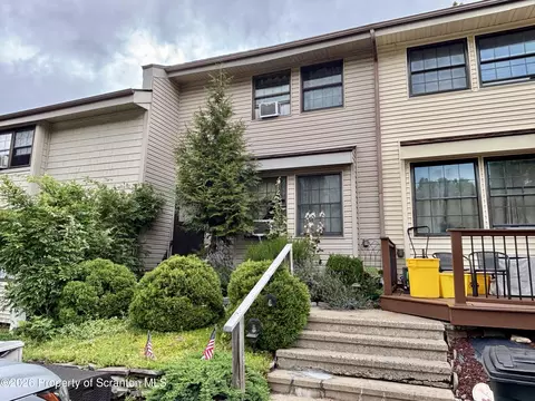 16 Hunts Ct, South Abington, PA 18411