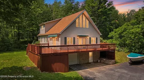 140 Sunset St, Greenfield Township, PA 18407