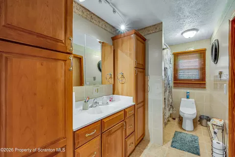 Bath - 1213 Mowry St, Old Forge, PA 18518 photo 2 of 4