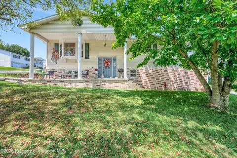 1213 Mowry St, Old Forge, PA 18518