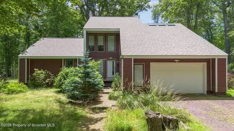 3217 Beech Ridge Dr, Pocono Summit, PA 18346