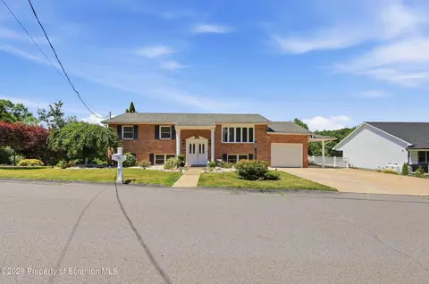141 Old Boston Rd, Pittston, PA 18640