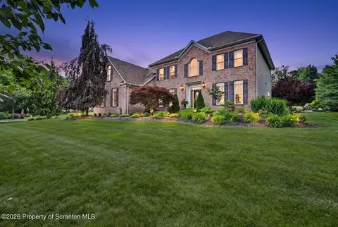 602 Clover Ln, Moscow, PA 18444