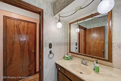 Bath - 101 Diane St, Eynon, PA 18403 photo 3 of 5