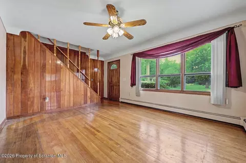 Living - 101 Diane St, Eynon, PA 18403 photo 2 of 9
