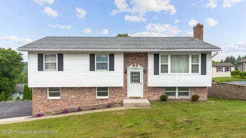 213 Leach Hill Rd, South Abington, PA 18411
