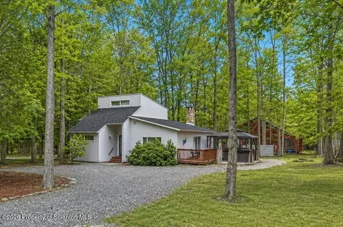 1045 Mountain Top Dr, Lake Ariel, PA 18436