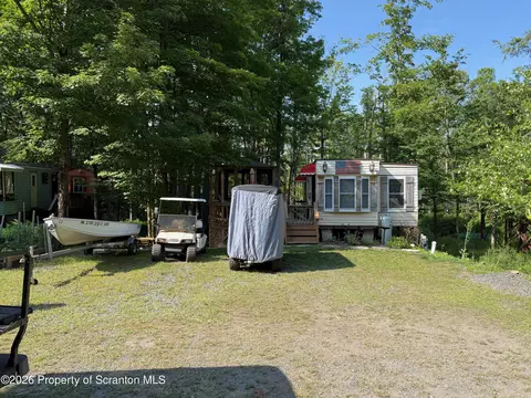 52 Adventure Ave, Covington Twp, PA 18424