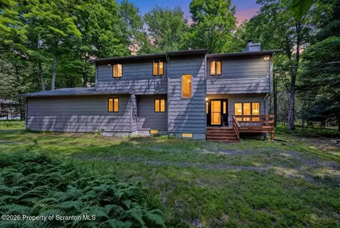 82 Delbert Dr, Gouldsboro, PA 18424