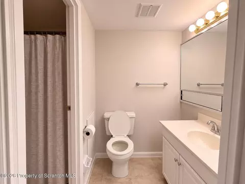 1200 Summit Pointe Dr, Scranton, PA 18508 photo 8