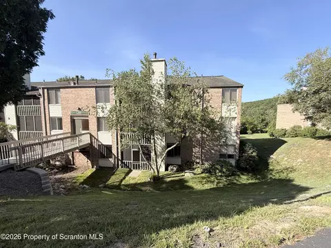 1200 Summit Pointe Dr, Scranton, PA 18508 photo 3