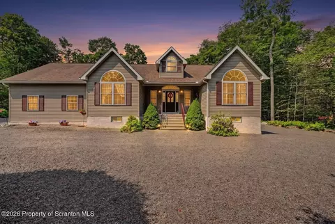 171 Delbert Dr, Gouldsboro, PA 18424