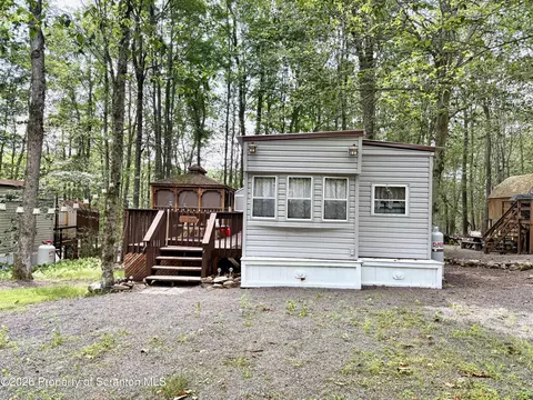 122 Nature Dr, Covington Twp, PA 18424