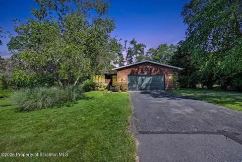 136 Edgewood Dr, Clarks Summit, PA 18411
