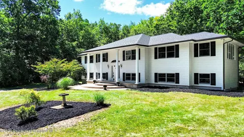 155 Valley View Dr, Factoryville, PA 18419