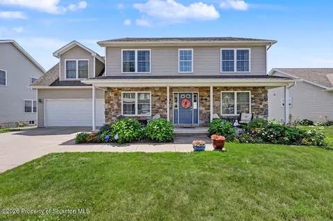 522 Wisteria Dr, Moosic, PA 18507