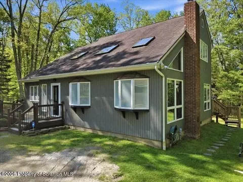 206 Fellowship Dr, Hawley, PA 18428