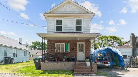 2 Rowlands Ln, Wyoming, PA 18644