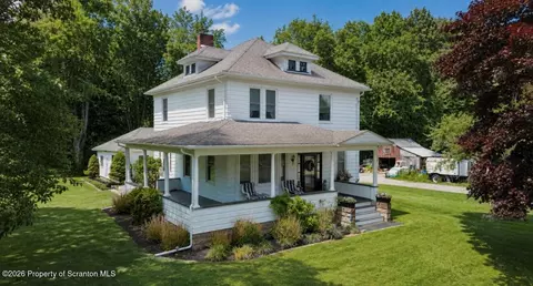 40 3rd St, Gouldsboro, PA 18424