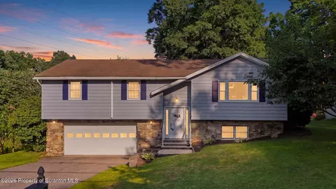 130 Carol Dr, Clarks Summit, PA 18411