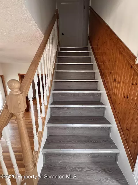 Entry Way - 628 Main St, Duryea, PA 18642 photo 4 of 6
