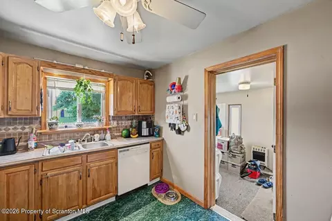 Entry Way - 302 Kennedy St, Old Forge, PA 18518 photo 4 of 7