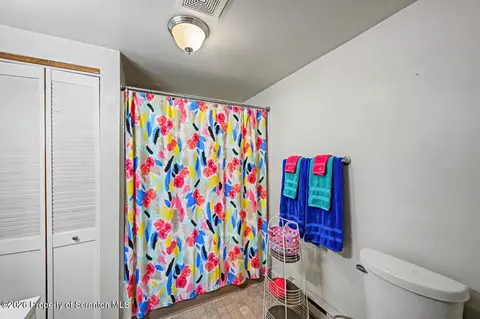 Bath - 302 Kennedy St, Old Forge, PA 18518 photo 3 of 4