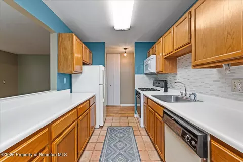 Kitchen - 1609 Summit Pointe, Scranton, PA 18508 photo 1 of 2
