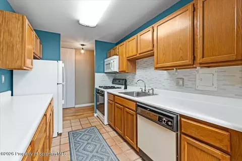 Kitchen - 1609 Summit Pointe, Scranton, PA 18508 photo 2 of 2