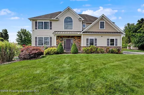1002 Circle Green Dr, South Abington, PA 18411