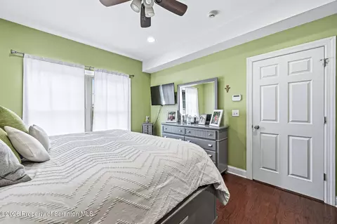 Bedroom - 105 Forest Dr, Eynon, PA 18403 photo 3 of 9