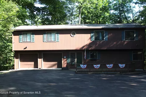 23 Aquarius Ln, Lake Ariel, PA 18436