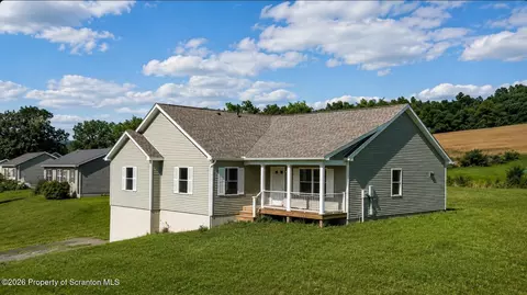 135 Walnut Ridge Dr, Mehoopany, PA 18629