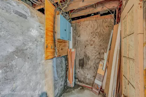 Entry Way - 1019 Mark Ave, Scranton, PA 18510 photo 5 of 7
