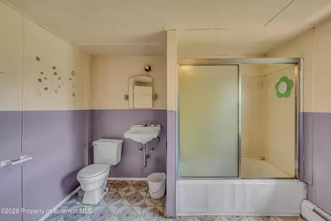 Bath - 1019 Mark Ave, Scranton, PA 18510 photo 2 of 3