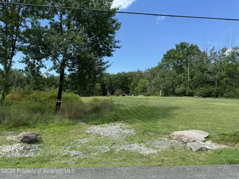433 Stanton Dr, Waymart, PA 18472