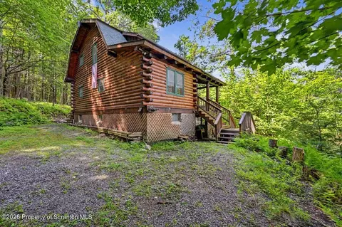 108 Uppercrest Rd, Greentown, PA 18426