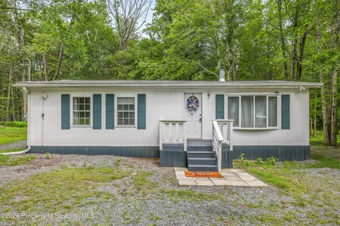 86 Windsor Rd, Hawley, PA 18428