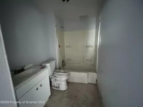 Bath - 809 Monroe Ave, Scranton, PA 18510 photo 2 of 4