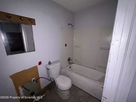 Bath - 809 Monroe Ave, Scranton, PA 18510 photo 4 of 4