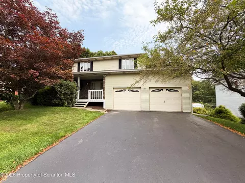 836 Laconia Cir, South Abington, PA 18411
