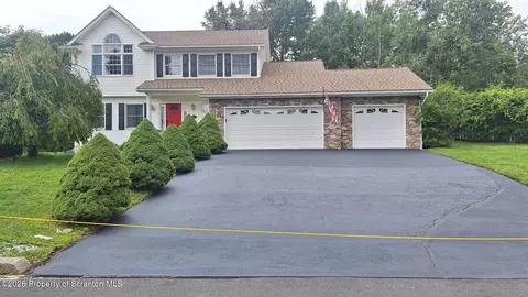 1012 Westwood Dr, South Abington, PA 18411