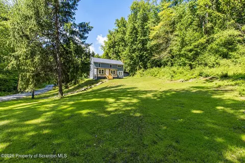 567 Sandy Valley Dr, Falls, PA 18615