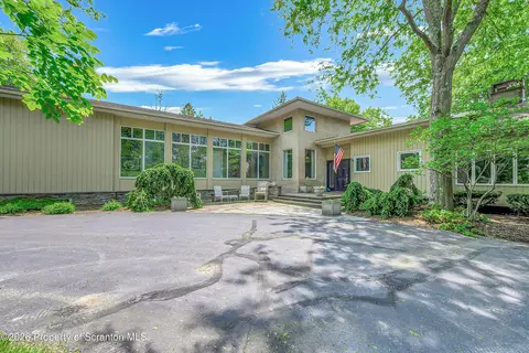 713 Glenburn Rd, South Abington, PA 18411