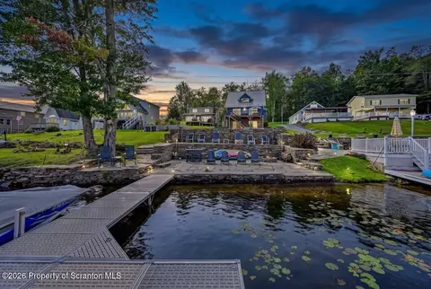 286 W Shore Dr, Lake Ariel, PA 18436