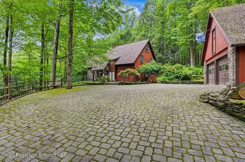121 State Route 2067, Clifford Township, PA 18470