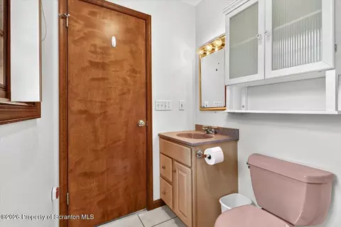 Bath - 710 E Corey St, Scranton, PA 18505 photo 2 of 6