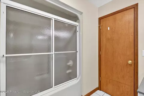 Bath - 710 E Corey St, Scranton, PA 18505 photo 4 of 6