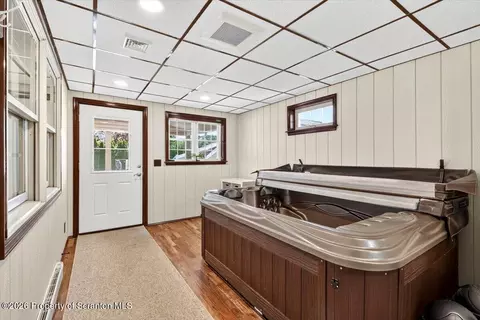 Entry Way - 710 E Corey St, Scranton, PA 18505 photo 1 of 2